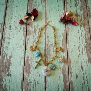 colar areia e flores turquesa