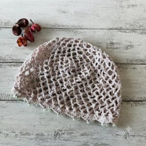 crochet mesh hats com aplicações de contas e búzios 1